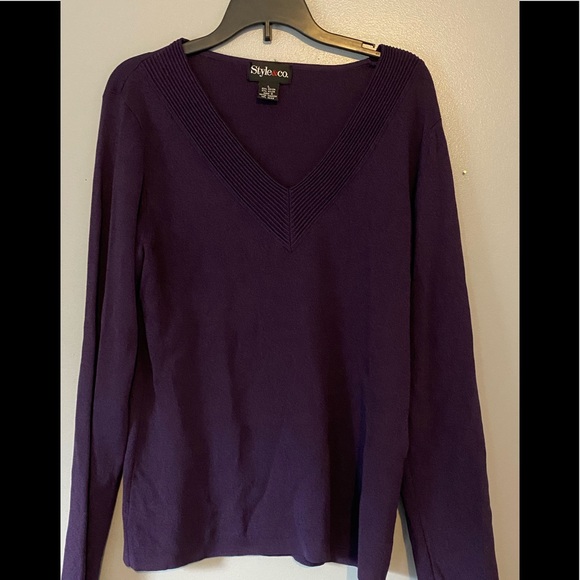 Women’s sweater - Picture 1 of 3